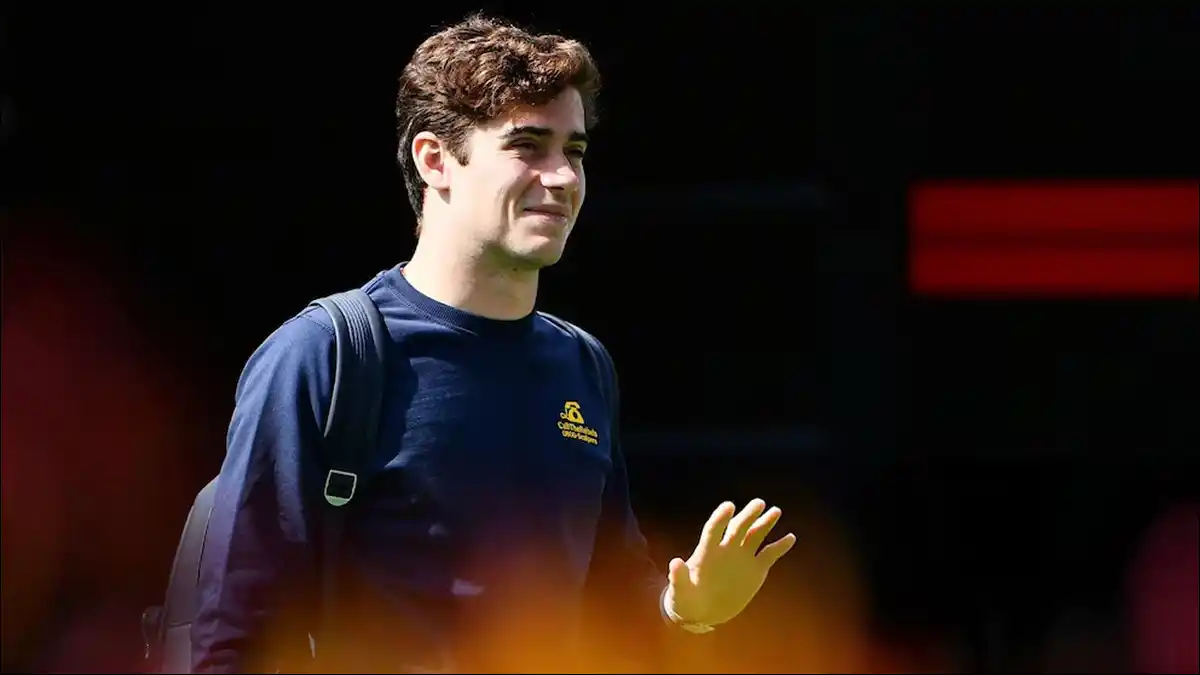 FUERA DE LAS PISTAS. Colapinto presentó dos libros autobiográficos en los que repasa su historia y los sacrificios que marcaron su camino hacia la Fórmula 1.