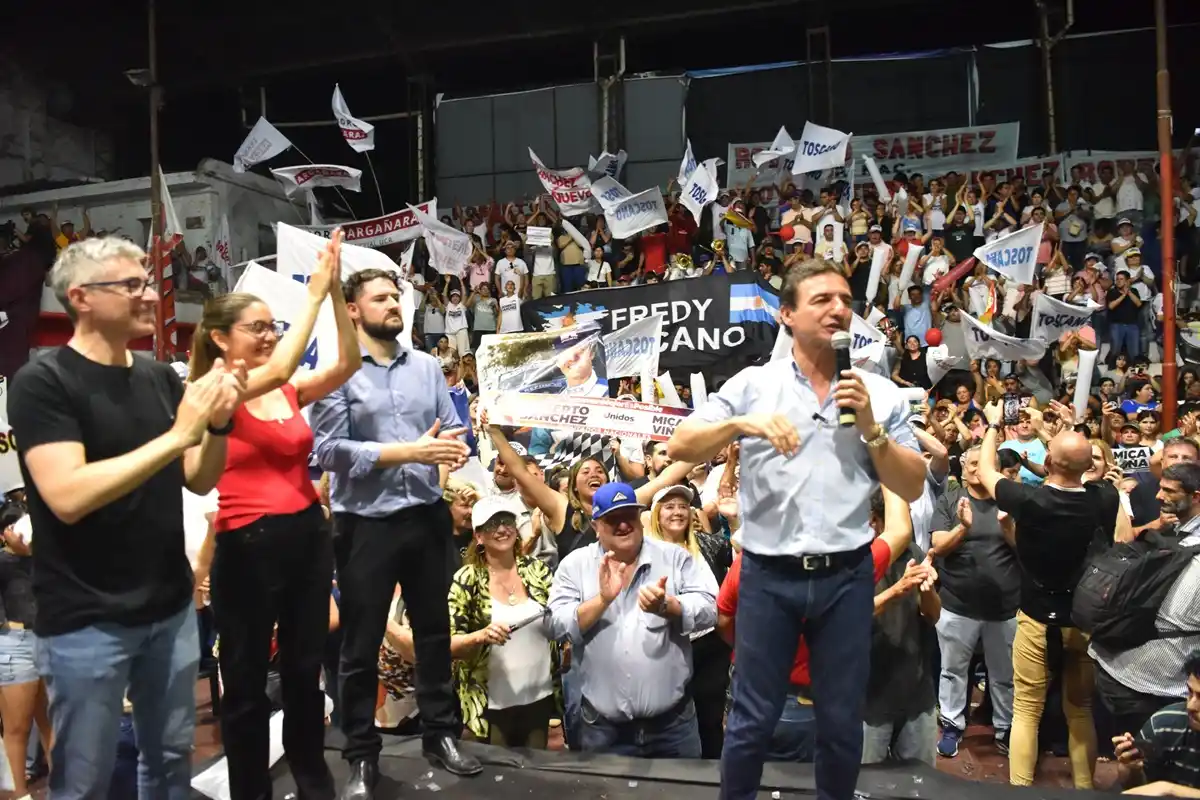 Roberto Sánchez cerró su campaña poniéndose en carrera para 2027