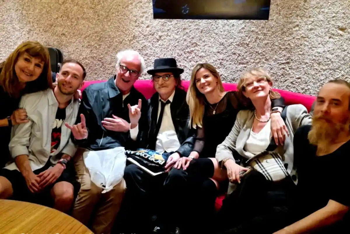 Charly García festejó sus 74 años en un bar de Palermo