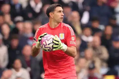 Agenda de TV: Dibu Martínez juega en la Europa League y dos equipos tucumanos debutan en la Supercopa Aclav