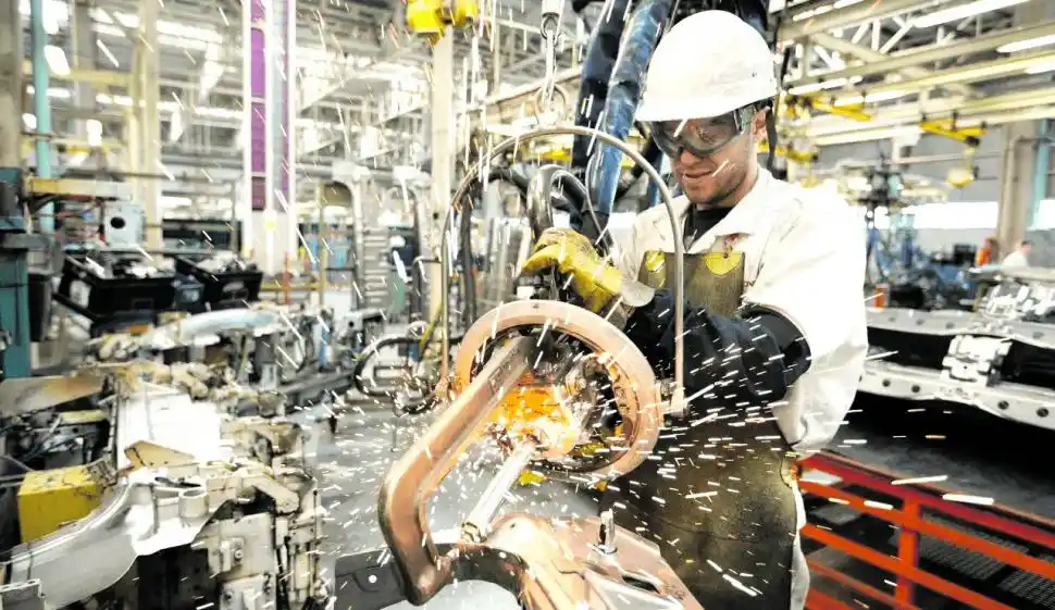 Pese a la caída en comercio e industria, la actividad en Argentina creció 0,3% durante agosto