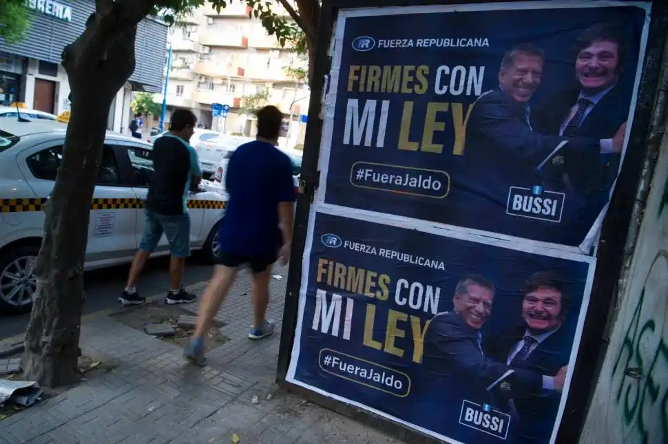 FUERTE CONTROVERSIA. Milei arremetió con dureza contra Bussi, a quien acusó de querer “caranchear votos”. 