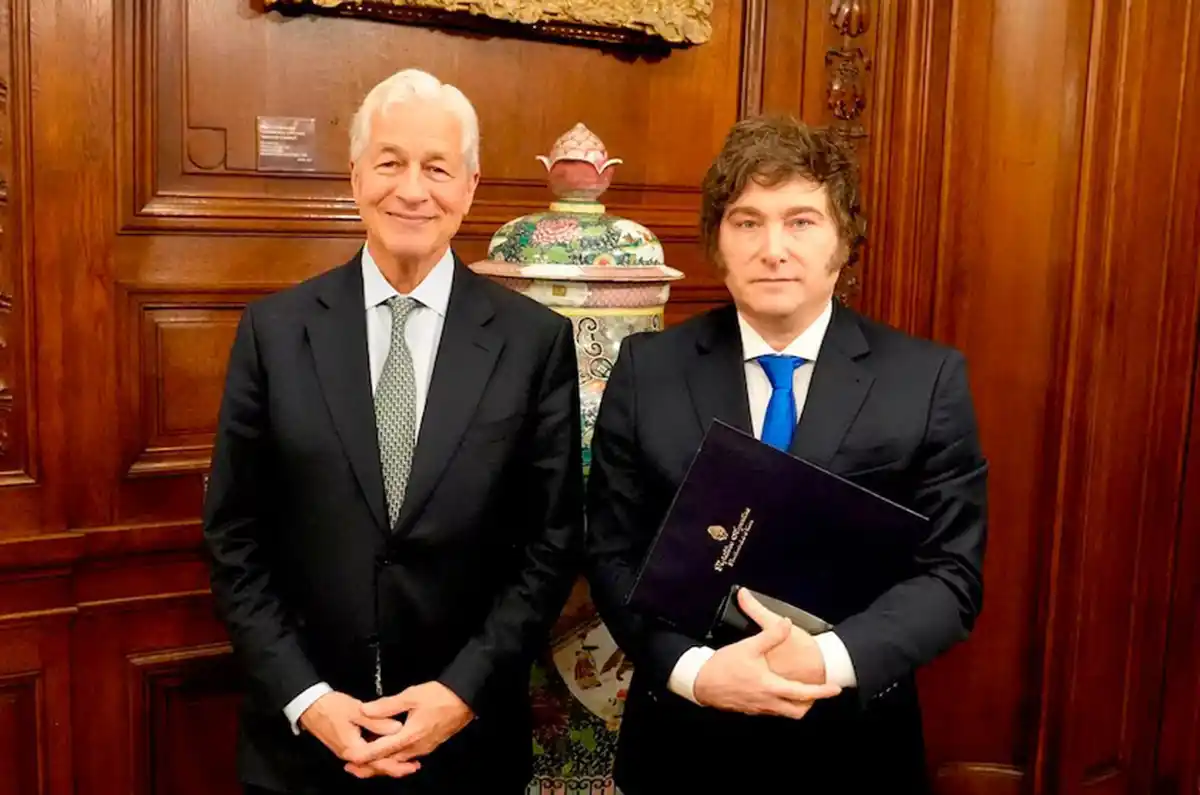 ENCUENTRO. Milei posó junto a Jamie Dimon, CEO de JP Morgan.