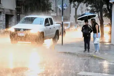 Hay alerta naranja por tormenta y amarilla por fuertes vientos: estas son las zonas afectadas