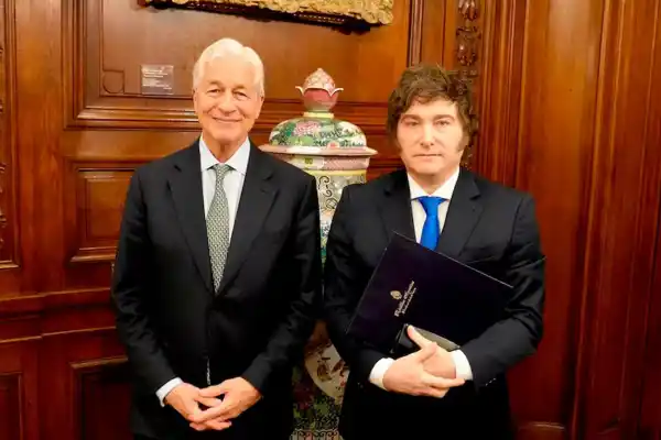 Advertencia a JP Morgan sobre el rescate a Argentina: No debe costarle dinero a los estadounidenses