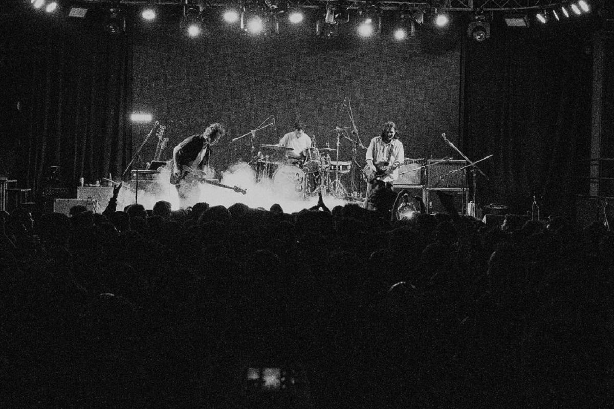 Mujer Cebra, la banda del ascenso meteórico que compone su disco experimental en una oficina ante la crisis cultural