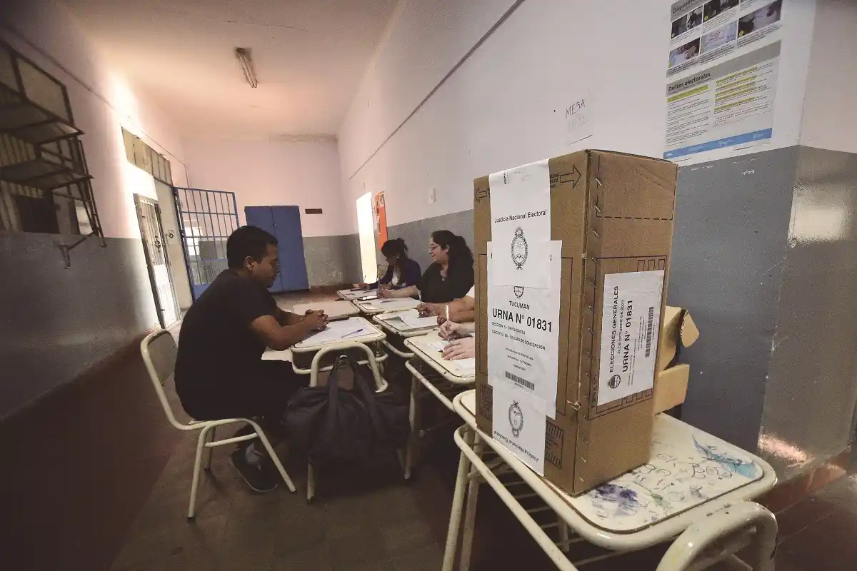 En Tucumán, la Policía podría buscar a las autoridades de mesa ausentes