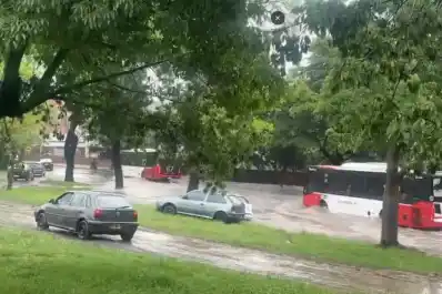 Un hombre murió en su auto durante el intenso temporal en Buenos Aires