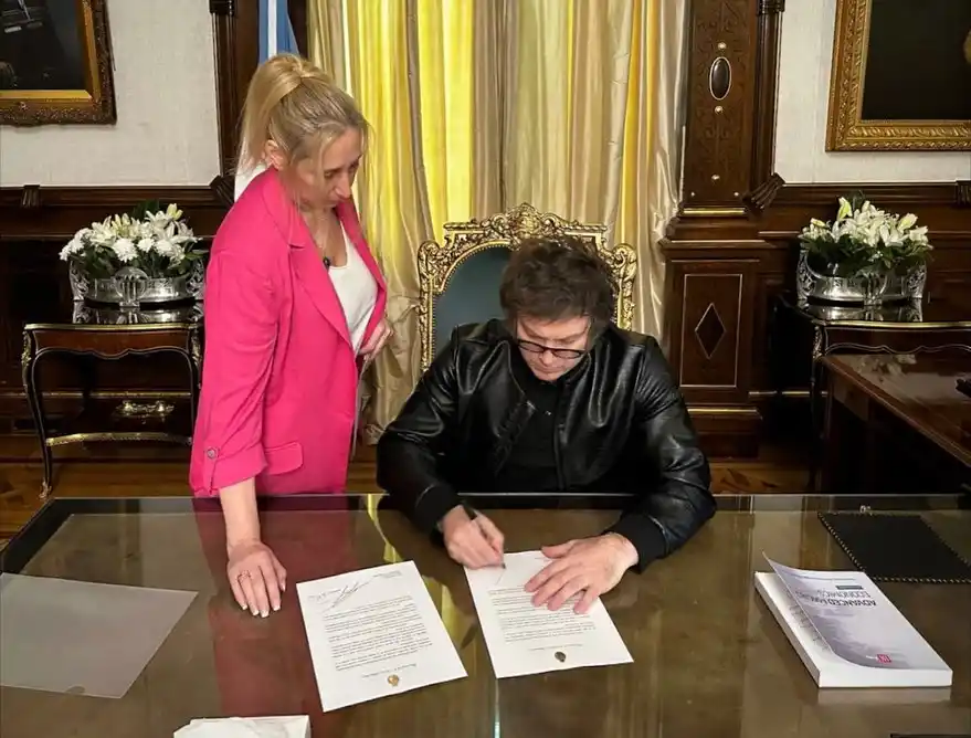 EN REVISIÓN: Tras las elecciones, Milei evalúa una reestructuración del Gabinete y el rol de Guillermo Francos. @opra