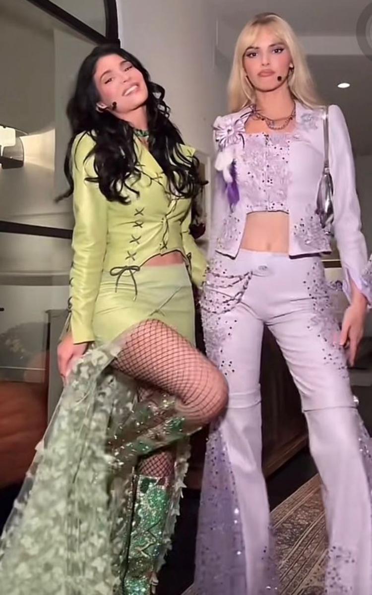 Kylie y Kendall Jenner de Lizzie e Isabella en “Lizzie McGuire: la película” en 2024.