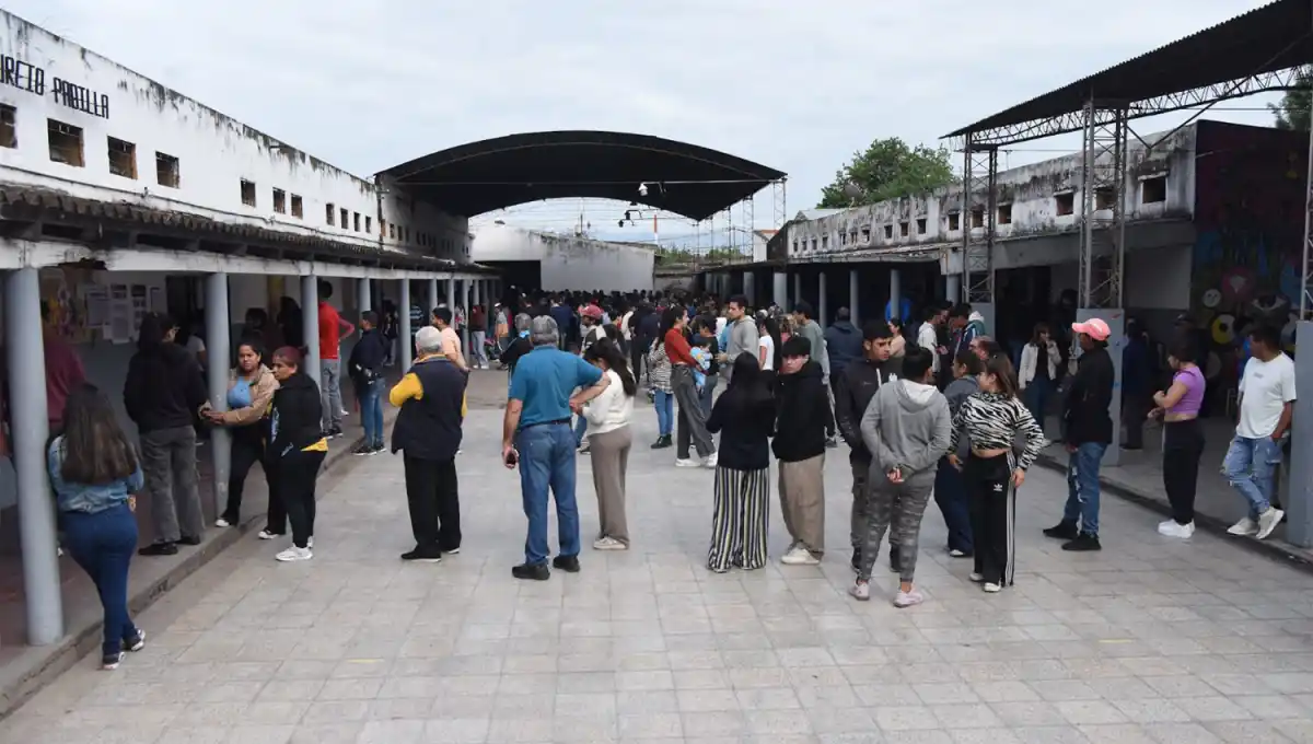 A LAS URNAS. Este domingo de elecciones se espera una jornada inestable y con mucha humedad. 