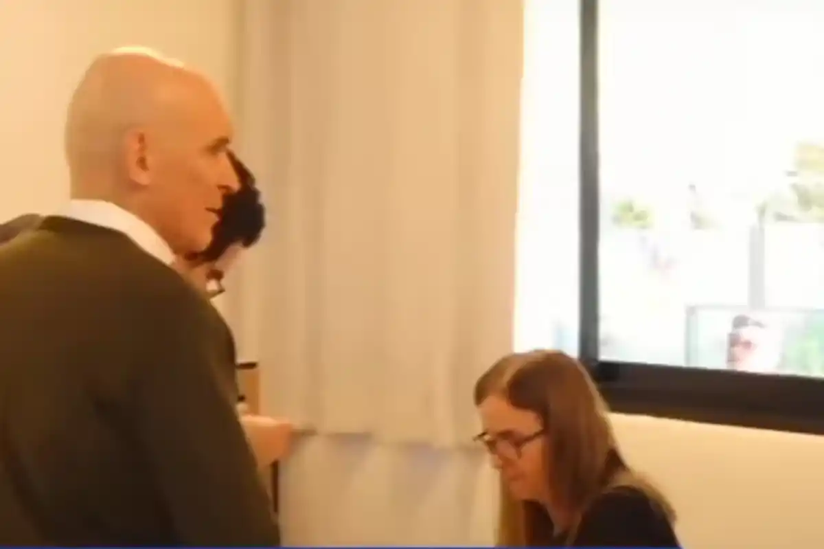 José Luis Espert, en la mesa de votación.