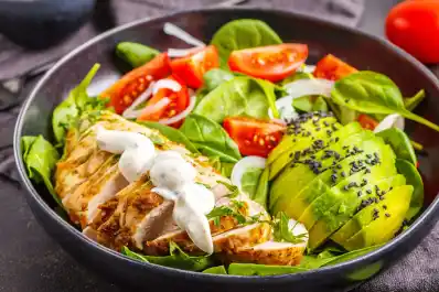 Cómo preparar mayonesa de huevo duro sin aceite para ensalada de pollo y palta