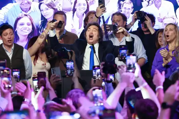 “El pueblo argentino dejó atrás la decadencia”: el mensaje de Javier Milei tras la victoria electoral