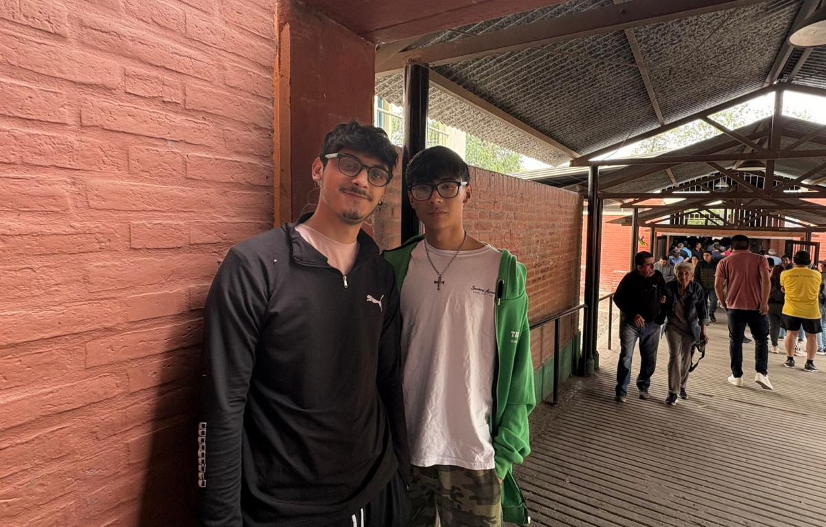 JUNTO A SU HERMANO. Máximo Rivadeneira, a la derecha, sintió óptimo el cambio. / LA GACETA