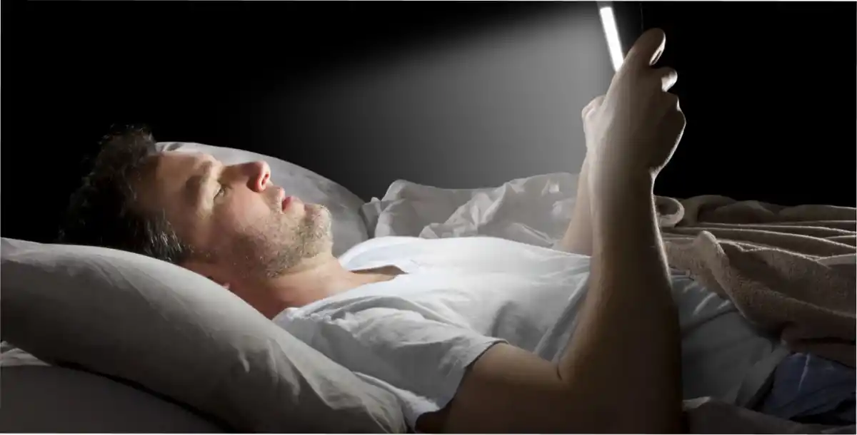 ¿Cómo dejar el celular antes de dormir?