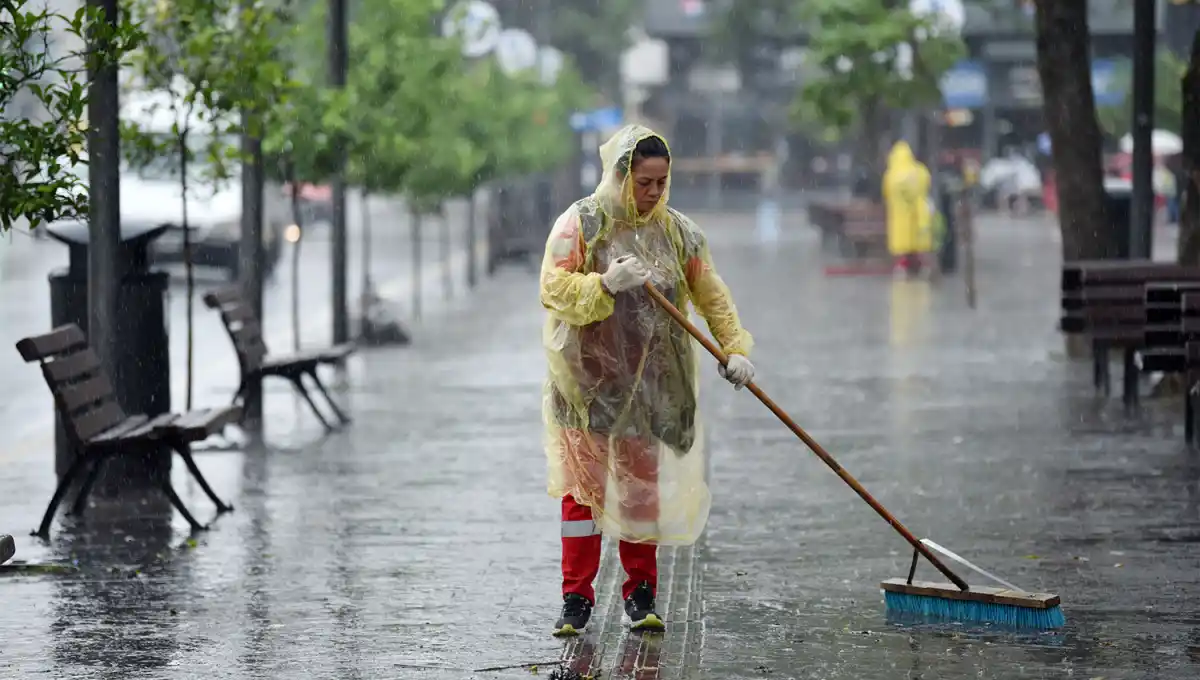 CUIDADO. El SMN advierte sobre fuertes lluvias durante la noche y la madrugada del martes. 