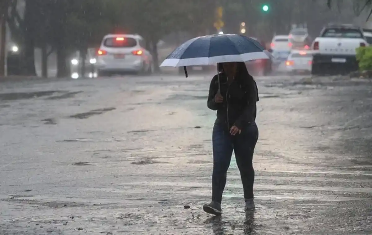 Alerta amarilla: cuáles son las siete provincias bajo advertencia por lluvias y vientos fuertes