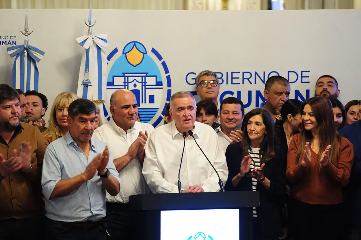 CAMPAÑA AL HOMBRO. Jaldo encabezó la nómina de candidatos a diputados del Frente Tucumán Primero y consiguió más de medio millón de votos.