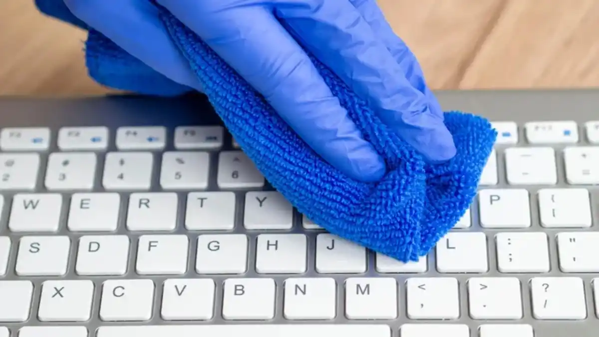 Cómo limpiar correctamente una notebook sin dañarla: guía práctica y qué productos evitar