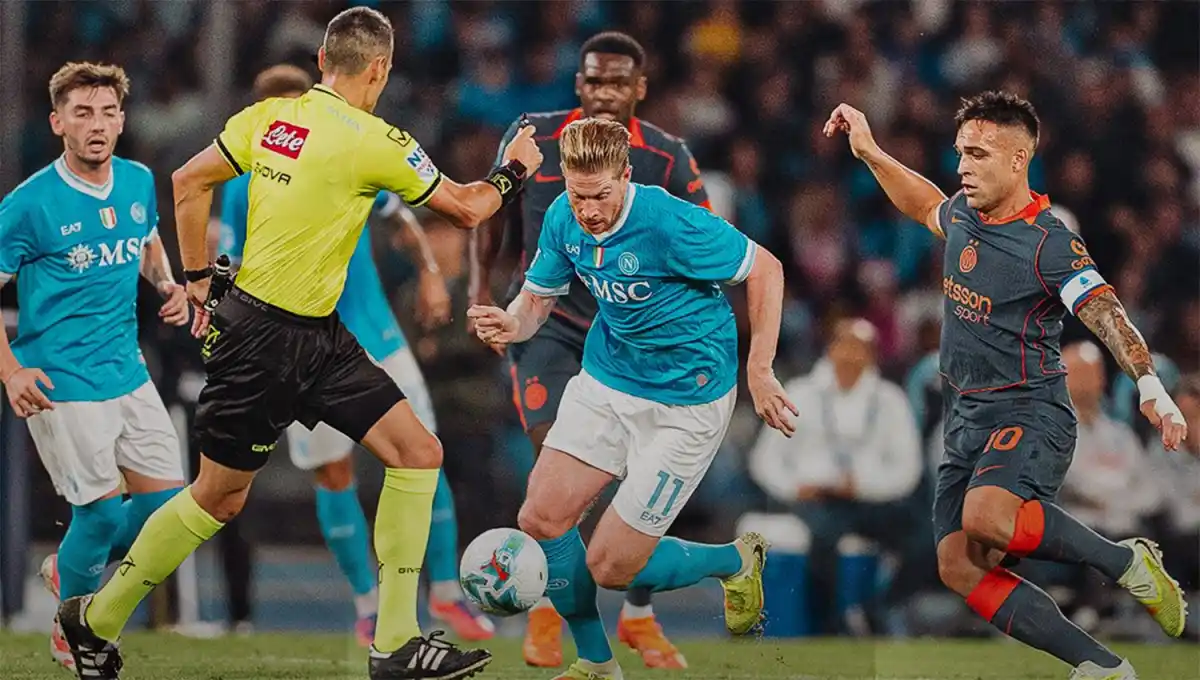 SERIE A. Kevin De Bruyne es la figura de un Napoli que lidera la liga italiana pero que no logra consolidarse en la Champions.