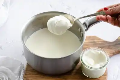 ¿Entera, descremada o en polvo?: cómo elegir la mejor leche para tu yogur casero