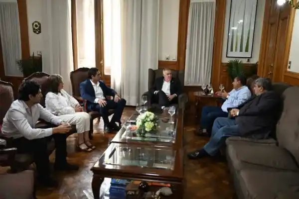 Alberdi deja atrás la intervención y prepara el cambio de gobierno