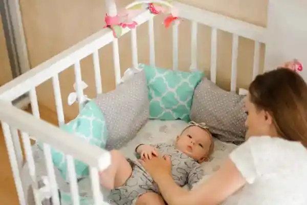 La polémica por el colecho y una advertencia de la Sociedad Argentina de Pediatría sobre la muerte súbita: “Me encanta dormir con mi bebé, pero sé que es riesgoso