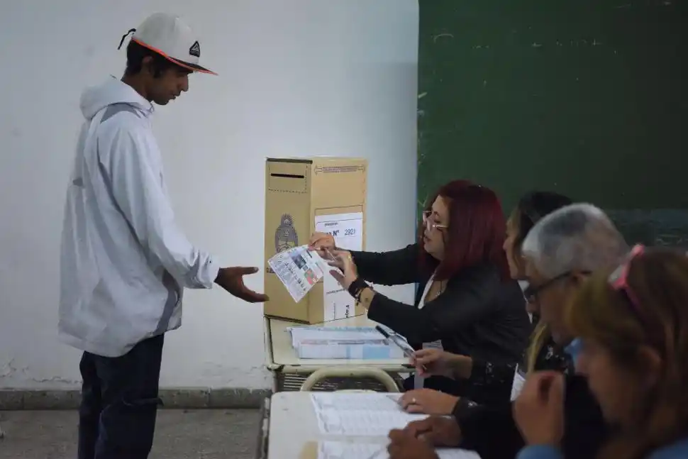 A VOTAR. Los tucumanos valoraron al sistema, en su mayoría, como ágil y cómodo para sufragar. 