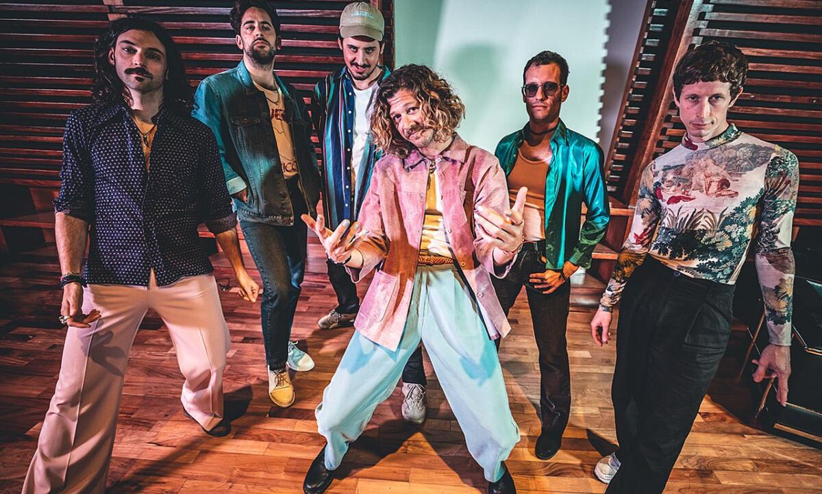 BÁNDALOS CHINOS. Aporta su pop elegante y bailable, con canciones que ya son himnos de la escena indie argentina. / DEEZER