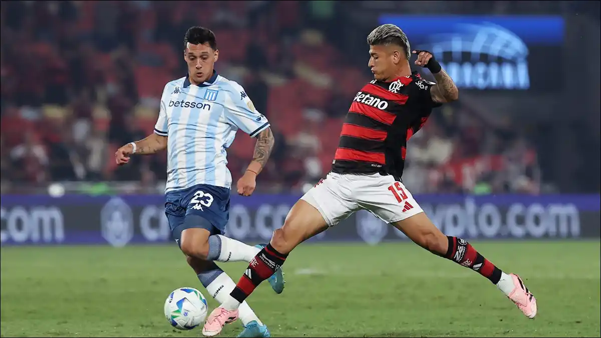 EXPECTATIVA EN AVELLANEDA. El estadio Presidente Perón espera por el inicio de la semifinal entre Racing y Flamengo, que se jugará con retraso tras los inconvenientes logísticos del equipo visitante.