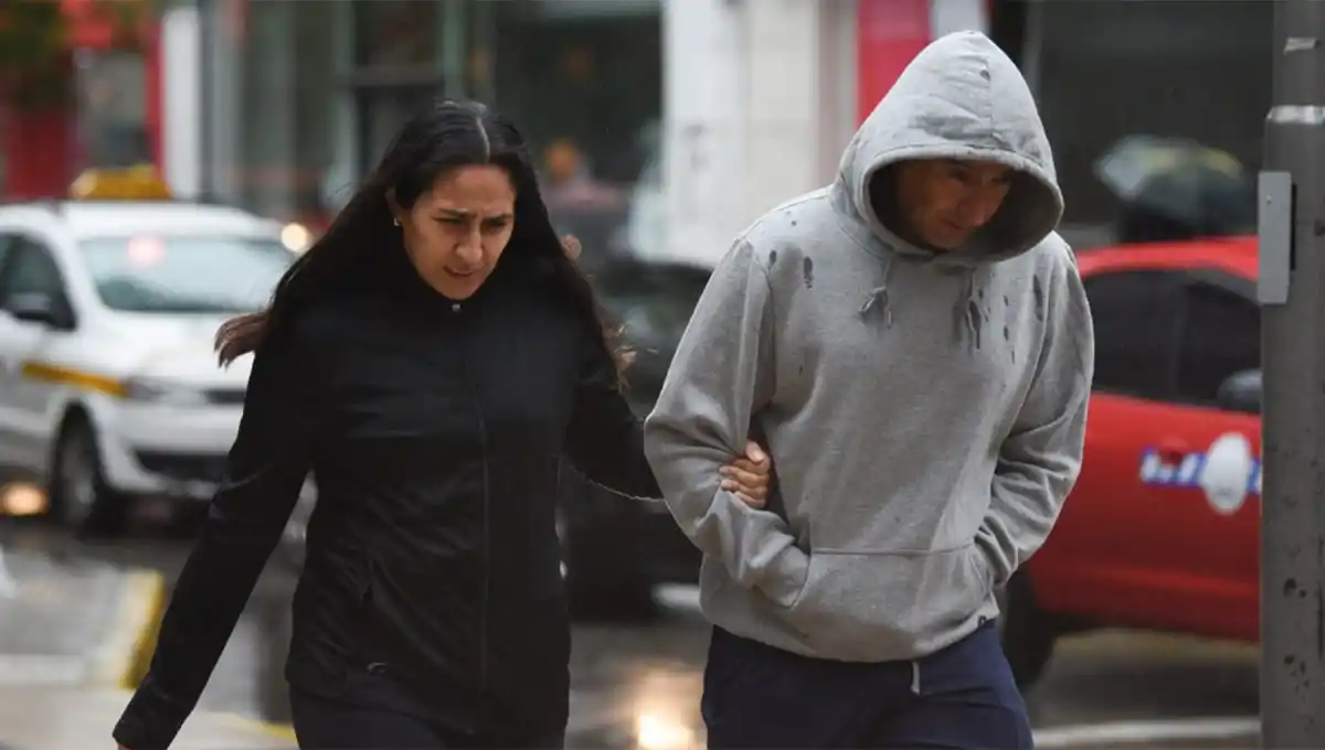 ABRIGADOS. Las bajas temperaturas seguirán marcando la semana en Tucumán.