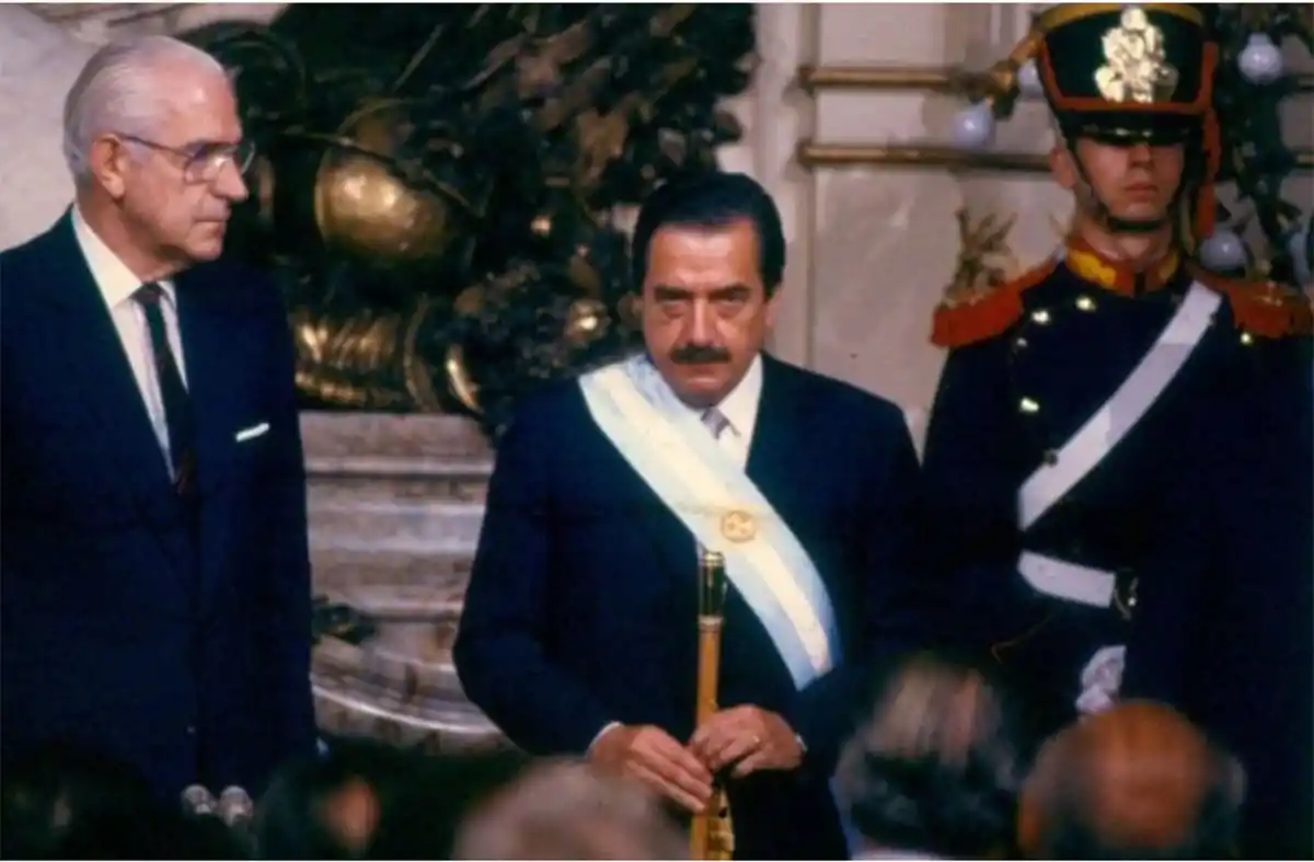 NUEVA ETAPA. Raúl Alfonsín se convirtió en el primer presidente de la vuelta de la democracia