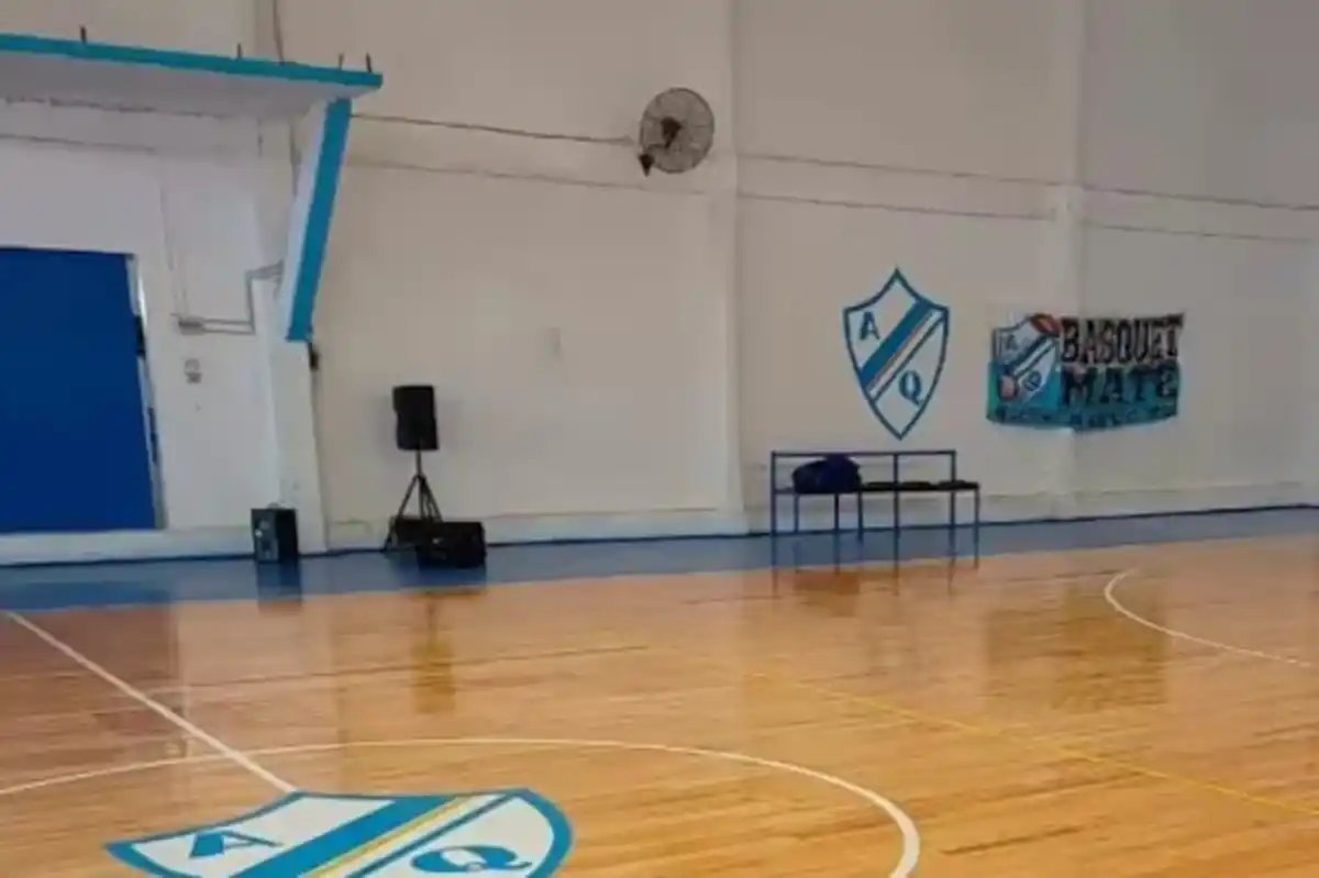 La cancha del club, funcional para basquet y handball