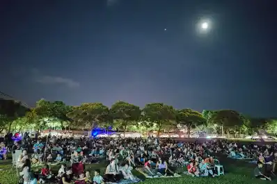 De todo en Yerba Buena: cine de Tim Burton, música bien tucumana, deporte y concientización