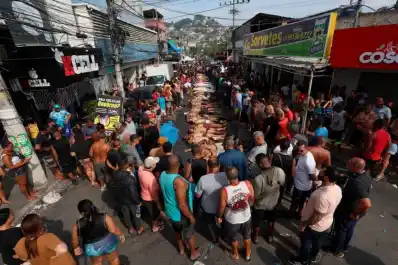 Terror en Río de Janeiro: una madre relató que decapitaron a su hijo y colgaron la cabeza en un árbol