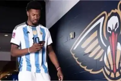 Un fanático más: el jugador de la NBA que sorprendió al llevar la camiseta de Messi a un partido