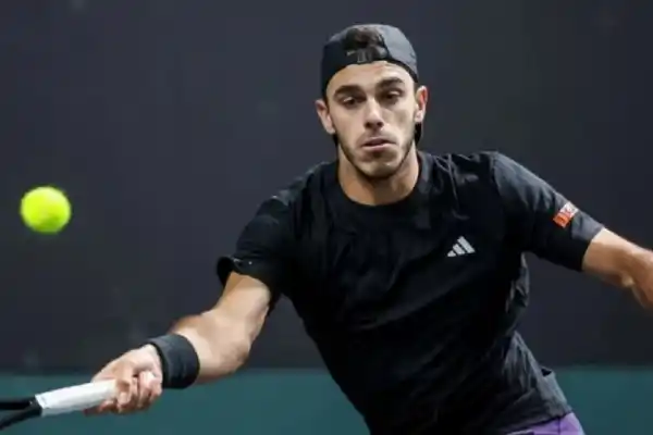 Francisco Cerúndolo va por el golpe ante Jannik Sinner en los octavos del Masters 1000 de París