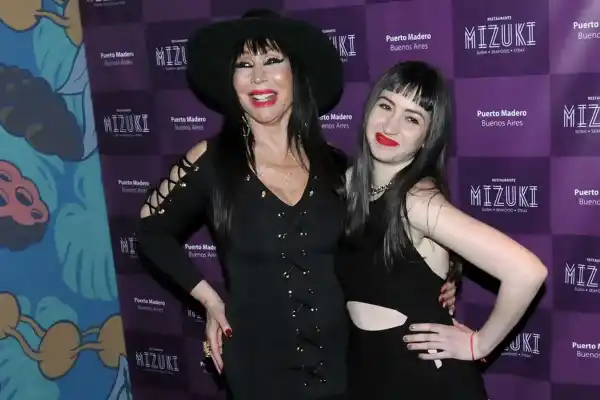 La serie de Moria Casán: Sofía Gala impacta por su increíble parecido con su mamá