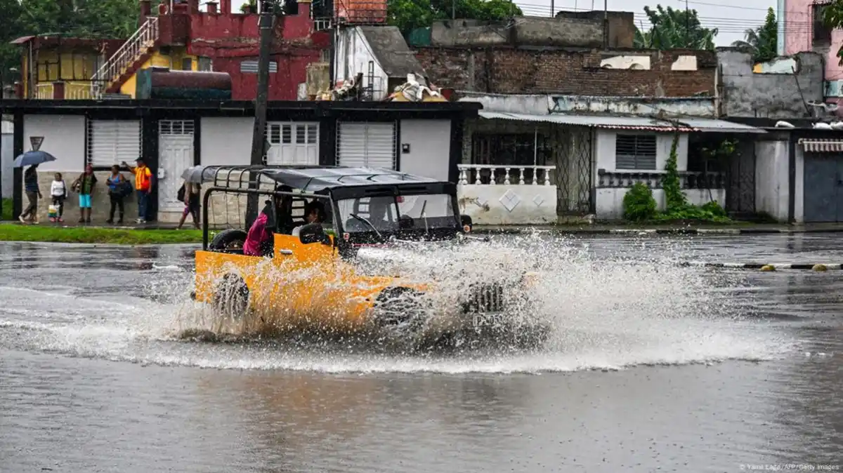Inundaciones causadas por las lluvias en Santiago de Cuba, poco antes de la llegada del huracán Melissa.