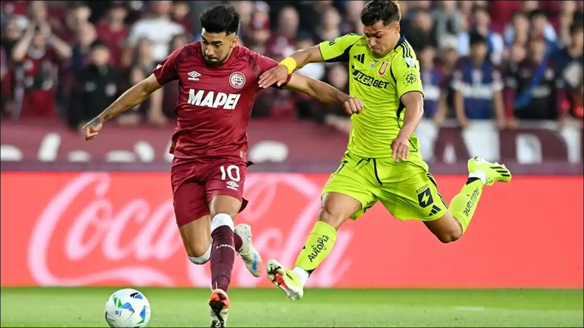 EN ACCIÓN. Lanús y la U de Chile protagonizaron un partido intenso en La Fortaleza por la semifinal de la Copa Sudamericana.