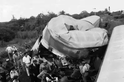 Recuerdos fotográficos: 1966. La tragedia en el tren que se dobló en U en Estación Aráoz