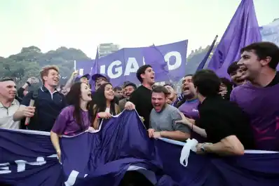 En un clima de recuperación de la confianza, los jóvenes siguen siendo el baluarte de Milei