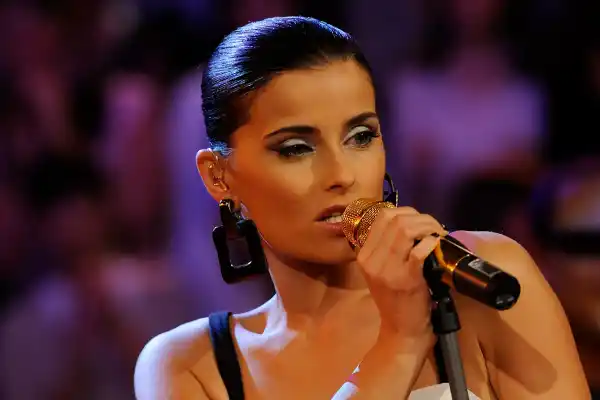 Una estrella mundial de los 2000 deja la música debido a las criticas por su cuerpo: ¿quién es?