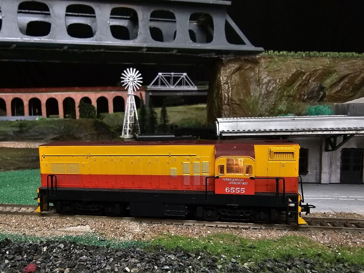 LOCOMOTORA AMARILLA. Fue muy utilizada por Ferrocarriles Argentinos, especialmente en las décadas de 1970 y 1980. 