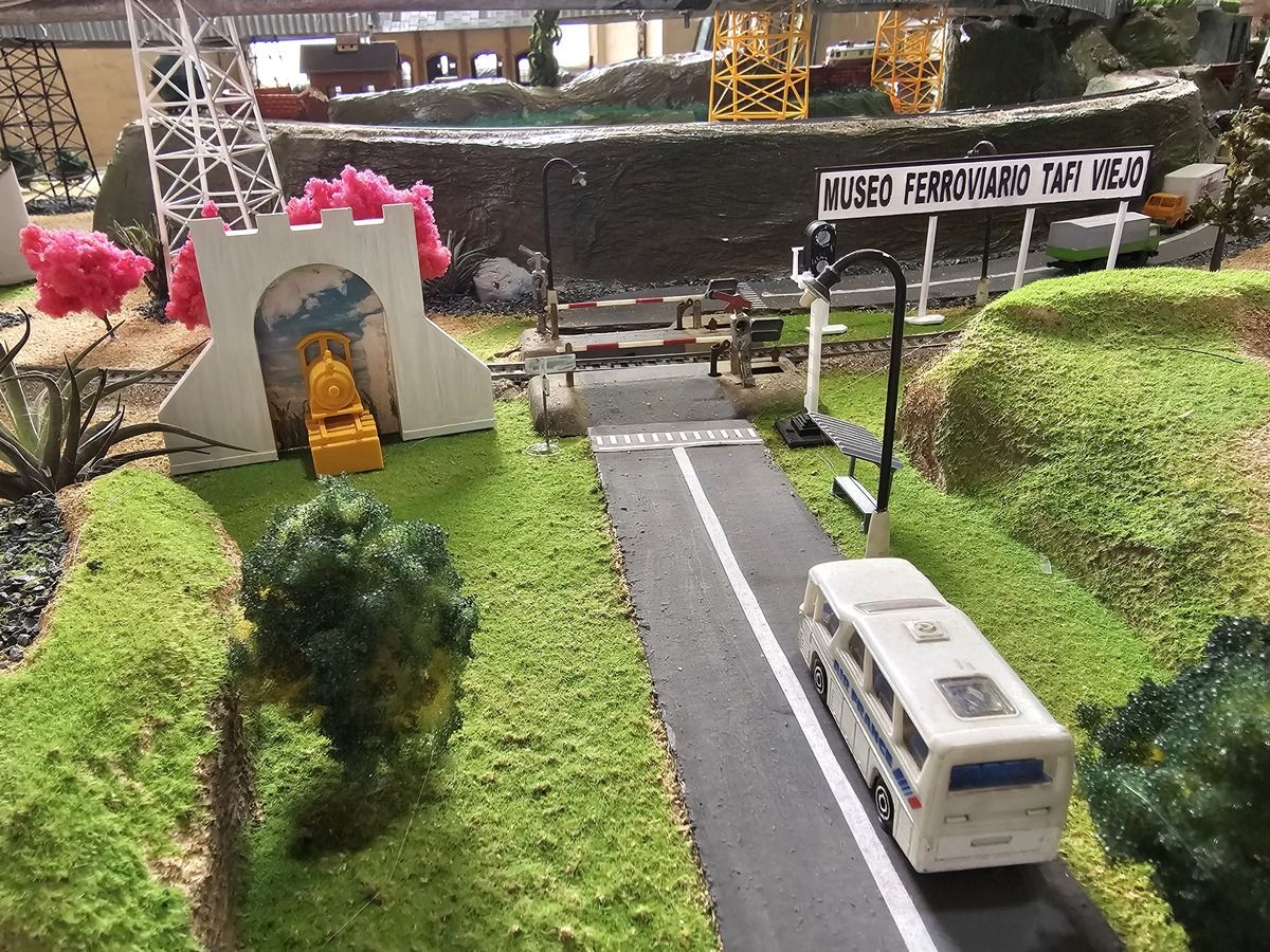 TAFÍ EN MINIATURA. Se puede ver la estación y los talleres de la ciudad.