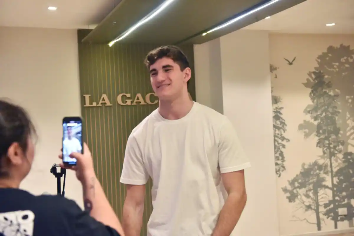 Pablo Cuello: de Yerba Buena a “La Voz” y de galán del reality a calle Corrientes