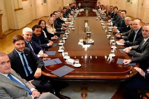 Milei recibió a 20 gobernadores y Jaldo afirmó que Tucumán “espera reciprocidad”