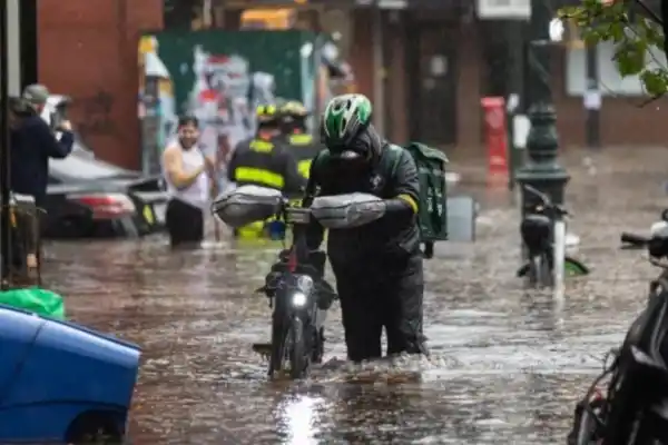 Lluvias récord y tragedia en Nueva York: dos personas murieron ahogadas