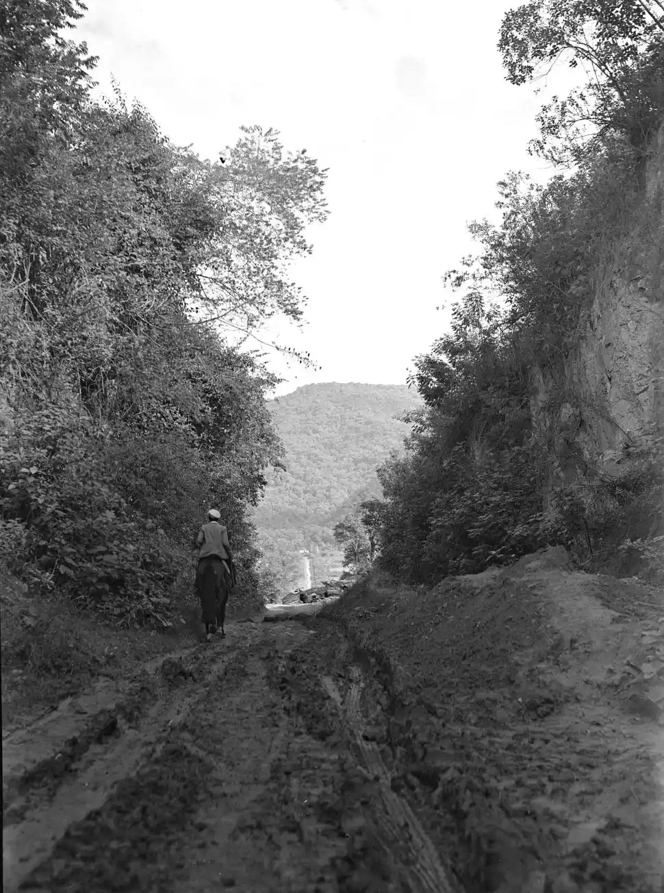 Recuerdos fotográficos: 1935. La subida del Corte, casi una huella